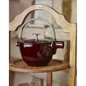 STAUB Tea Kettles*42.5 Oz, Round, Tea Kettle, Grenadine
